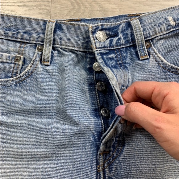 Levi’s Button Fly Raw Hem Distressed 100% Cotton Jean Denim Mini Skirt - Picture 5 of 12